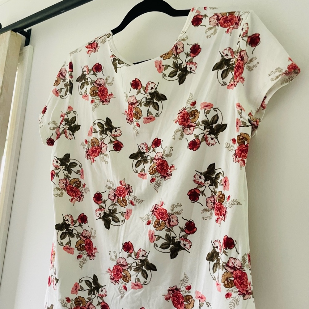 Floral Top - Picture 2 of 3